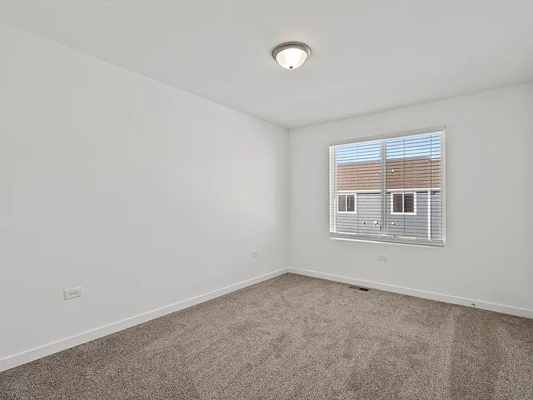 1057 Gillespie Ln — Photo 11