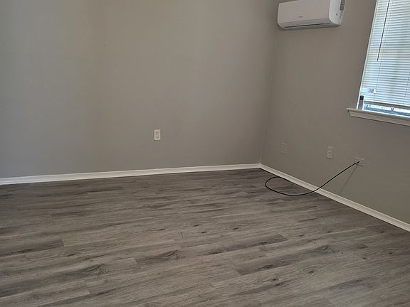 4th image of 3 Claremont Pl APT C