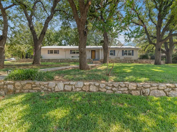 1800 Emerson Ln, Denton, TX 76209