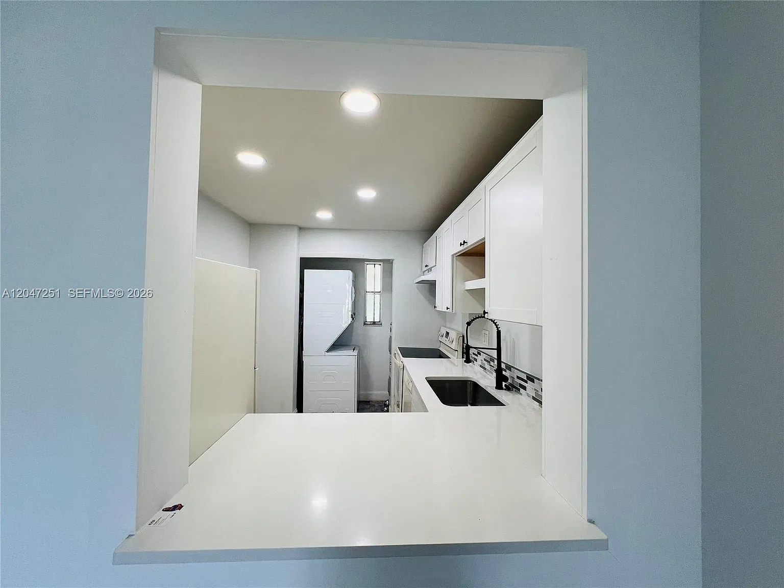 Versailles Gardens Condo — Photo 4
