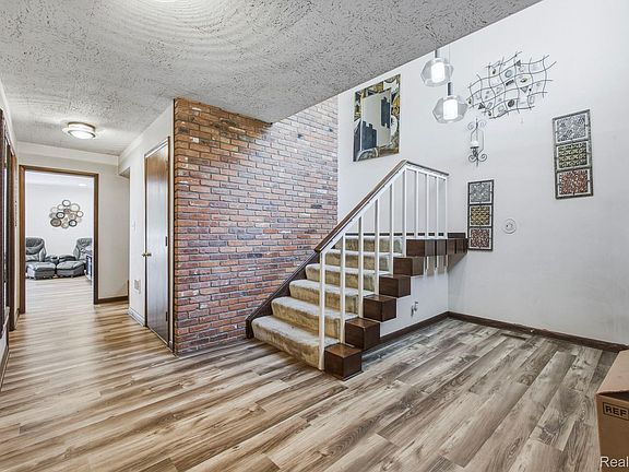 4th image of 46 W Breitmeyer Pl