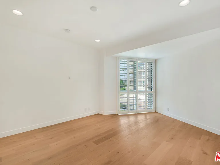 515 Ocean Ave #402S — Photo 33
