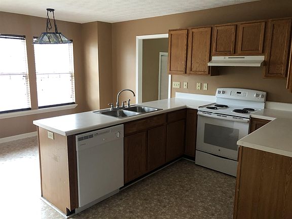 2nd image of 95 Chelsea Dr