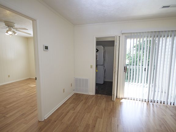 5th image of 14 Woodstone Dr APT 17