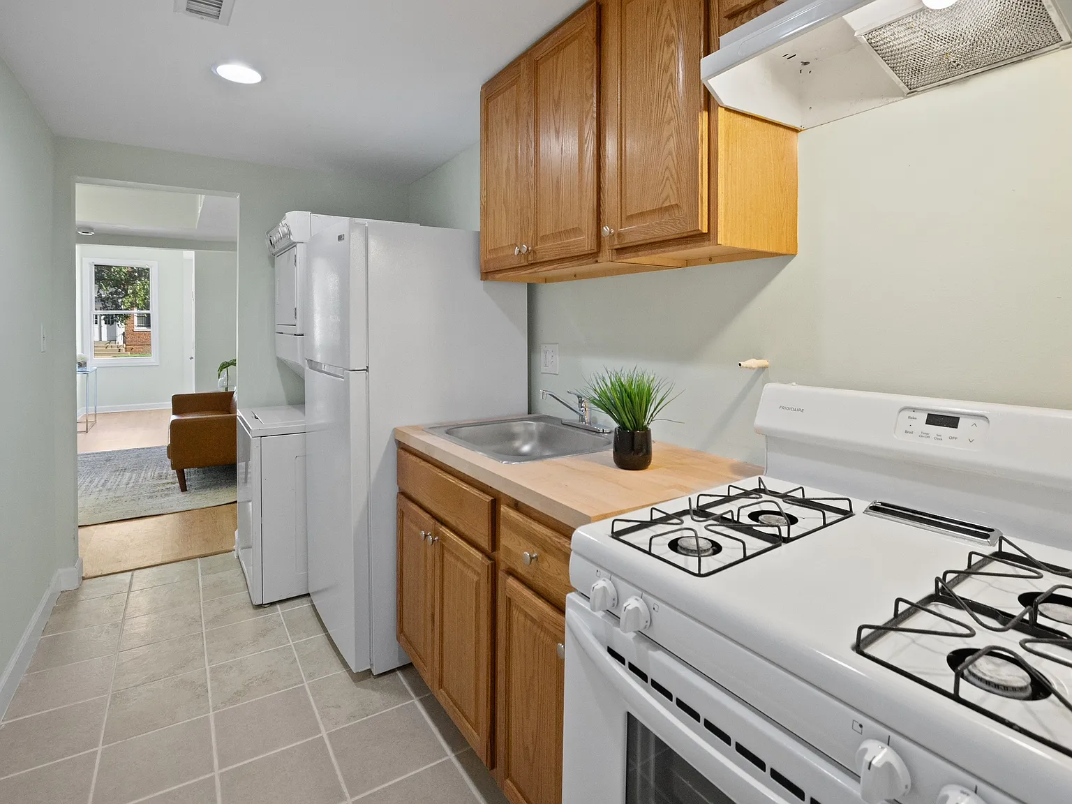 3 bed, 800 sqft, $3,000 — Photo 2