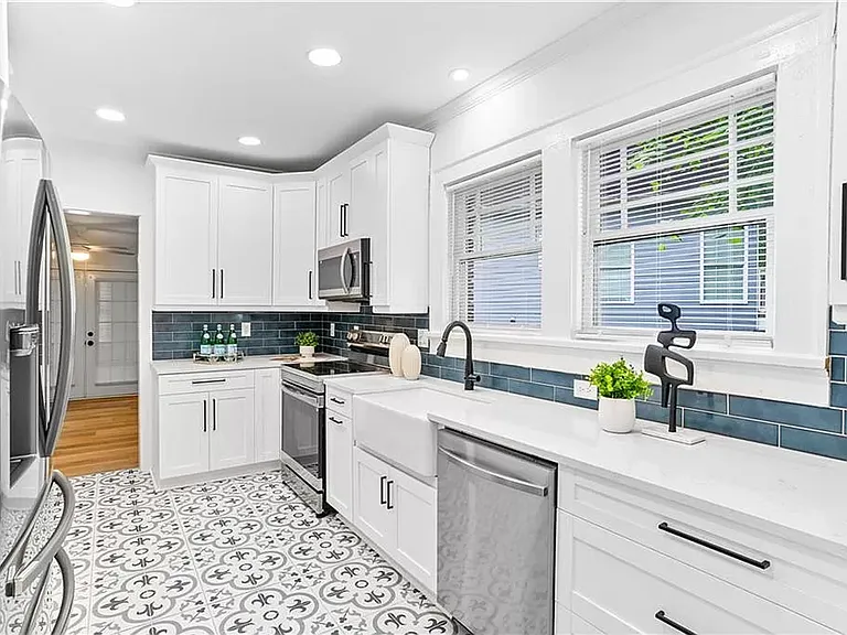 1802 Evans Dr SW — Photo 2