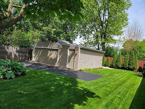 4th image of 229 Fuller Rd