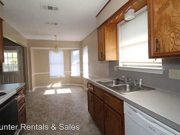 4th image of 1701 Big Bend Dr