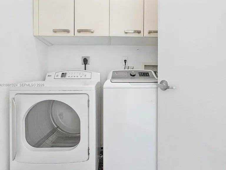 18101 Collins Ave #401 — Photo 31
