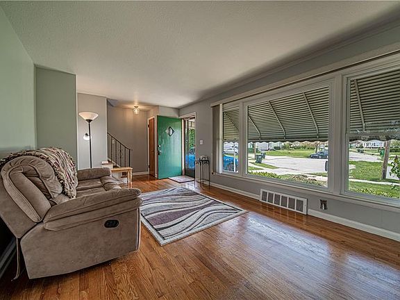 4th image of 30550 Willow Ln
