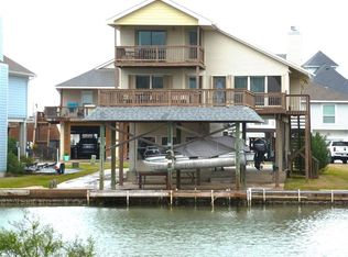 321 Admiral Cir, Tiki Island, TX 77554
