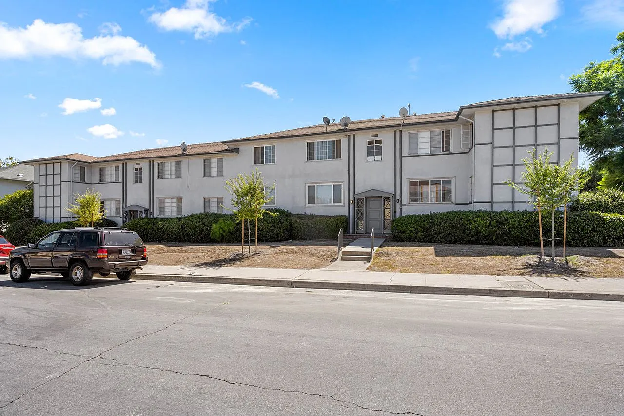 1 bed, 700 sqft, $1,725 — Photo 2
