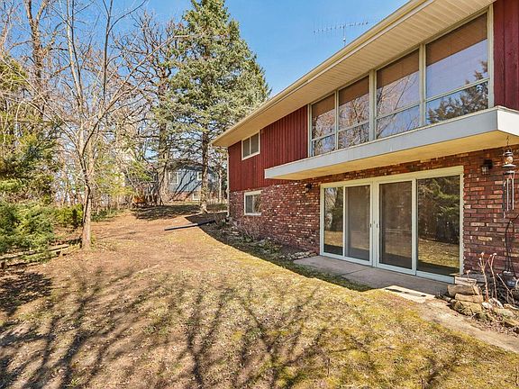 3rd image of 428 Ridge AVENUE