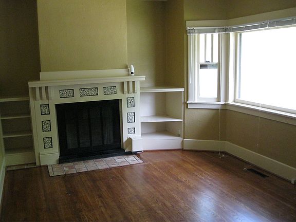 2nd image of 105 W Knox Ave