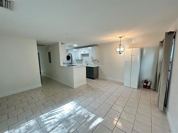 3rd image of 811 SW 14th St