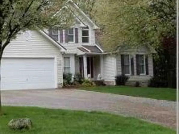 1320 Cherry Wood Way, Uniontown, OH 44685