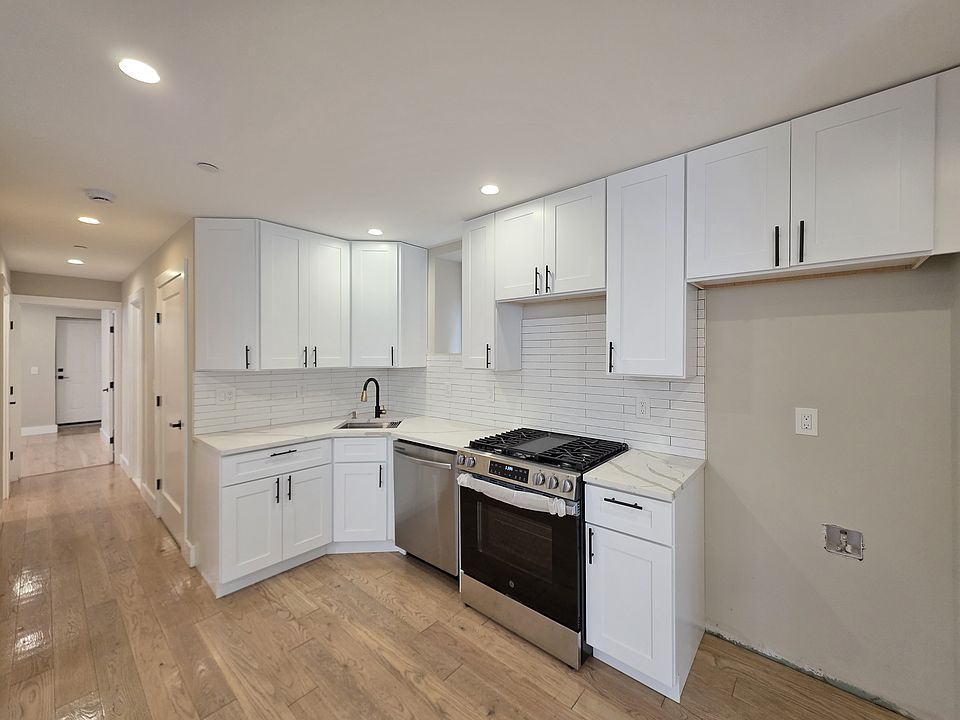 1st image of 334 Van Duzer St #1