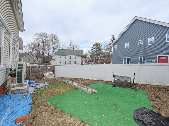 5th image of 43 Emerald St
