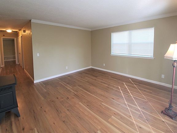 2nd image of 3808 NE 33rd St