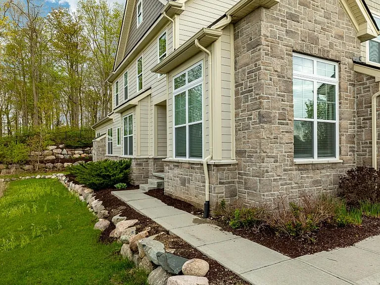 3000 N Spurway Dr — Photo 2