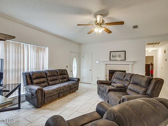 3rd image of 131 Valley Dr