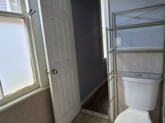 4th image of 210 W 35th St #1