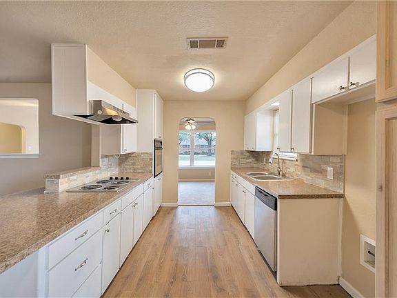 3rd image of 6825 Corona Dr