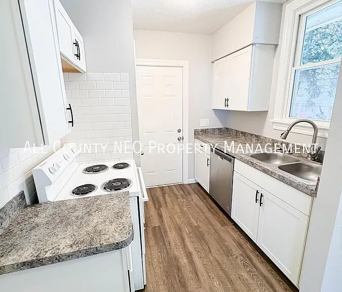 580 Winans Ave — Photo 10