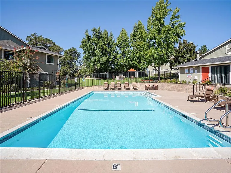 Ridgecrest Apartment Homes — Photo 10