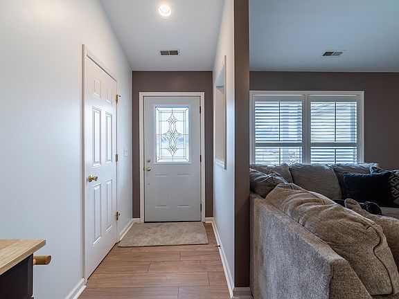 5th image of 813 Thomas Dr