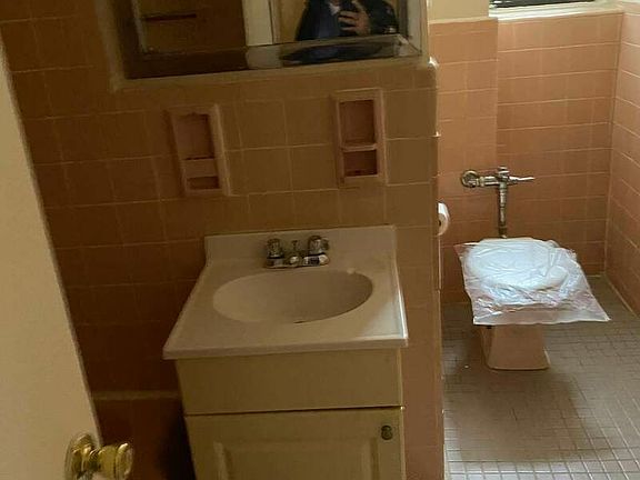 5th image of 140-55 Burden Cres #4A