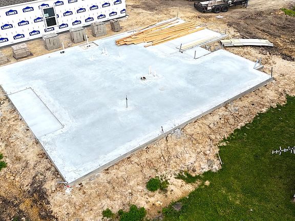 4th image of 3475 Saint James Blvd