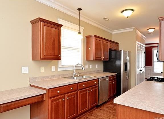 4th image of 6611 Dunton St