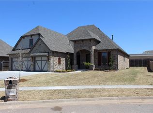 3204 Sycamore Dr, Moore, OK 73160