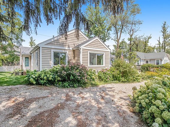 3rd image of 7285 Longfellow Dr