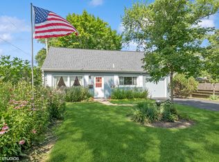 1002 Ridge Rd, Highland Park, IL 60035