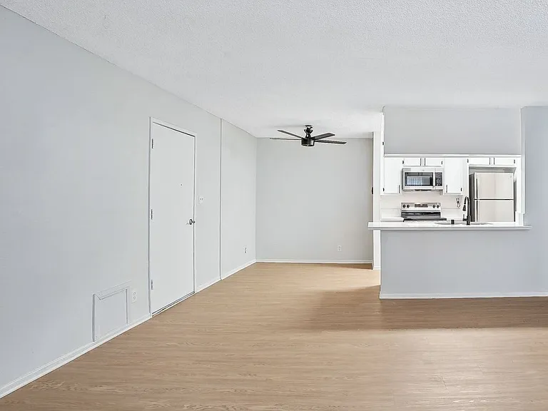 245 South Serrano Ave — Photo 40