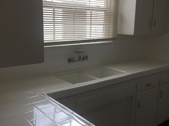 2nd image of 15509 Victory Blvd APT D