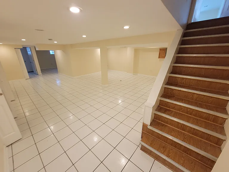 7822 W Carmen Ave — Photo 12