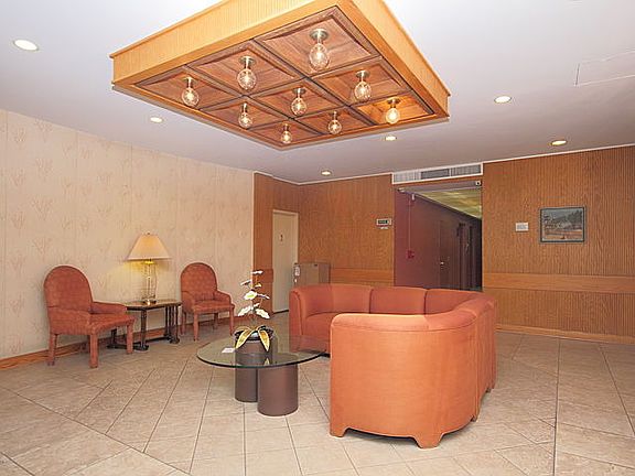 3rd image of 1516 Hinman Ave APT 308