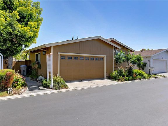 2nd image of 437 Chateau La Salle Dr #437