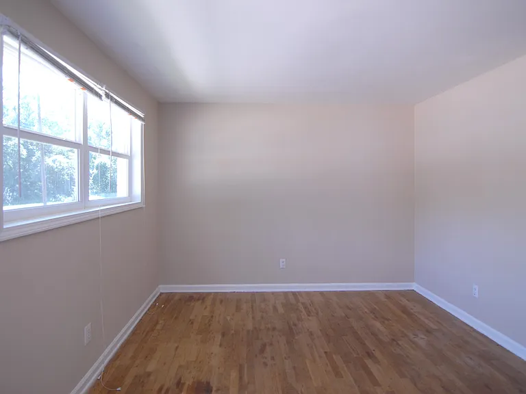 1018 Dillard St — Photo 8