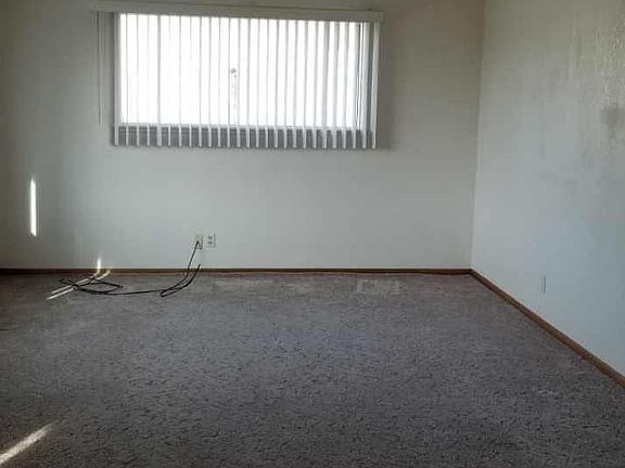 2nd image of 534 W Pine Dr