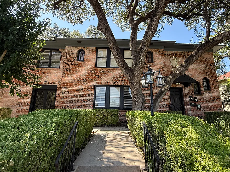 270 E Rosewood Ave #270