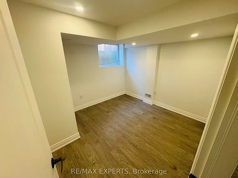 117 Baffin Cres — Photo 6