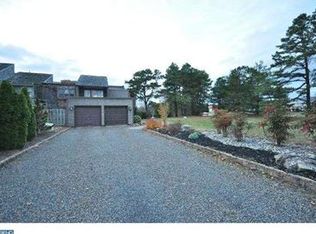 4 Landings Dr, Marlton, NJ 08053