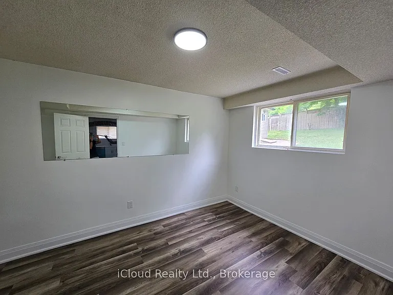 2636 Crystalburn Ave #LOWER — Photo 7