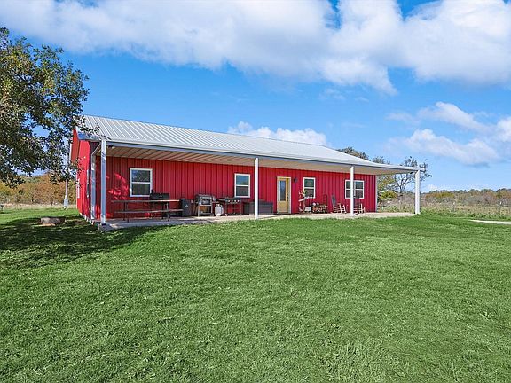 4th image of 1161 Lynn Creek Rd