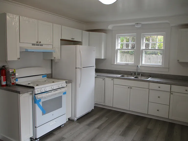 515 Ostrander Ave — Photo 2