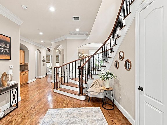 5th image of 19 N Creekside Ct